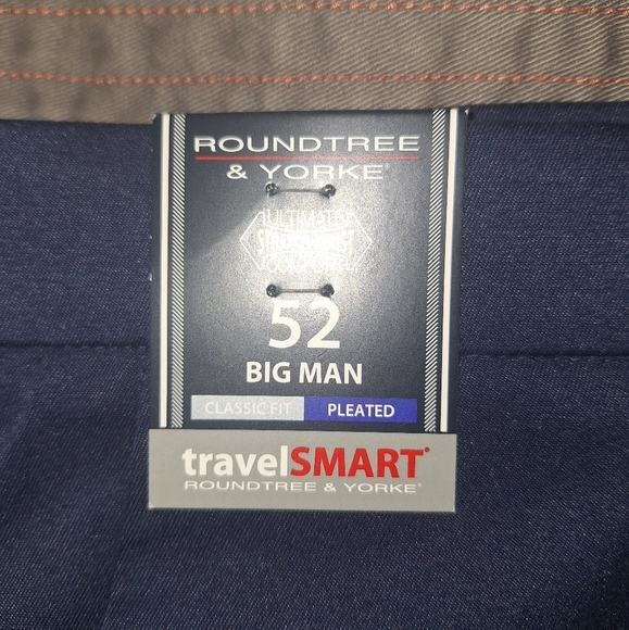 Roundtree and Yorke BigMan classiic fit pleated Navy Blue Shorts in a size 52. - Picture 2 of 8